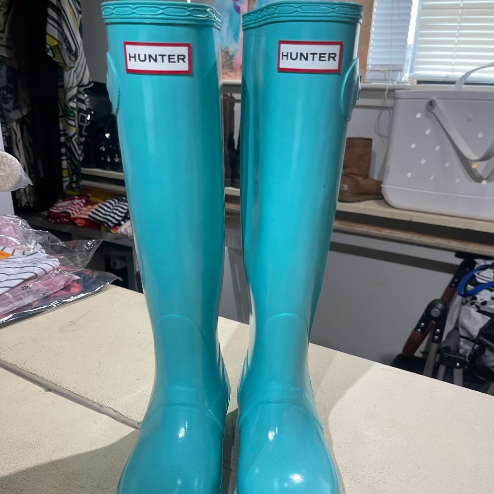 TIFFANY BLUE - RARE TO FIND